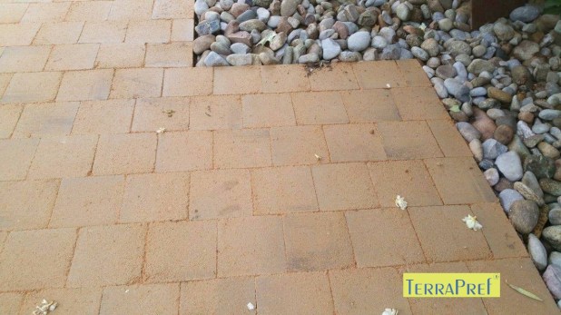 Pav. TERRA-PREF entrega jardi bolos.01