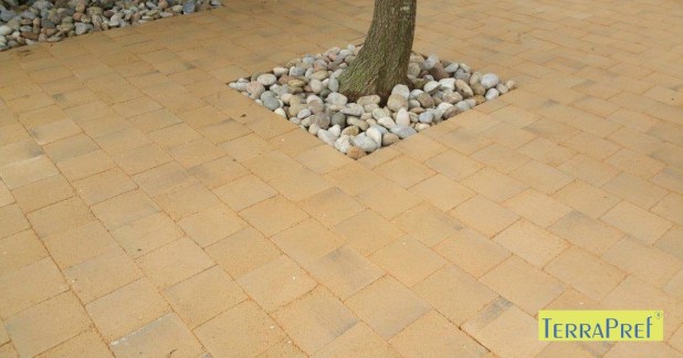 paviment TERRA-PREF en terrassa amb escocell.01